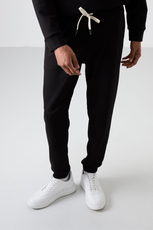 Siyah - Siyah Pamuklu Kalın Yumuşak Dokulu Comfort Fit Nakışlı Erkek Eşofman Takım - 85255