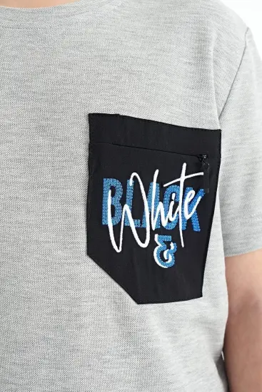 Gri Melanj Ön Cepli Nakış Detaylı O Yaka Standart Kalıp Erkek Çocuk T-Shirt - 11116 - Thumbnail