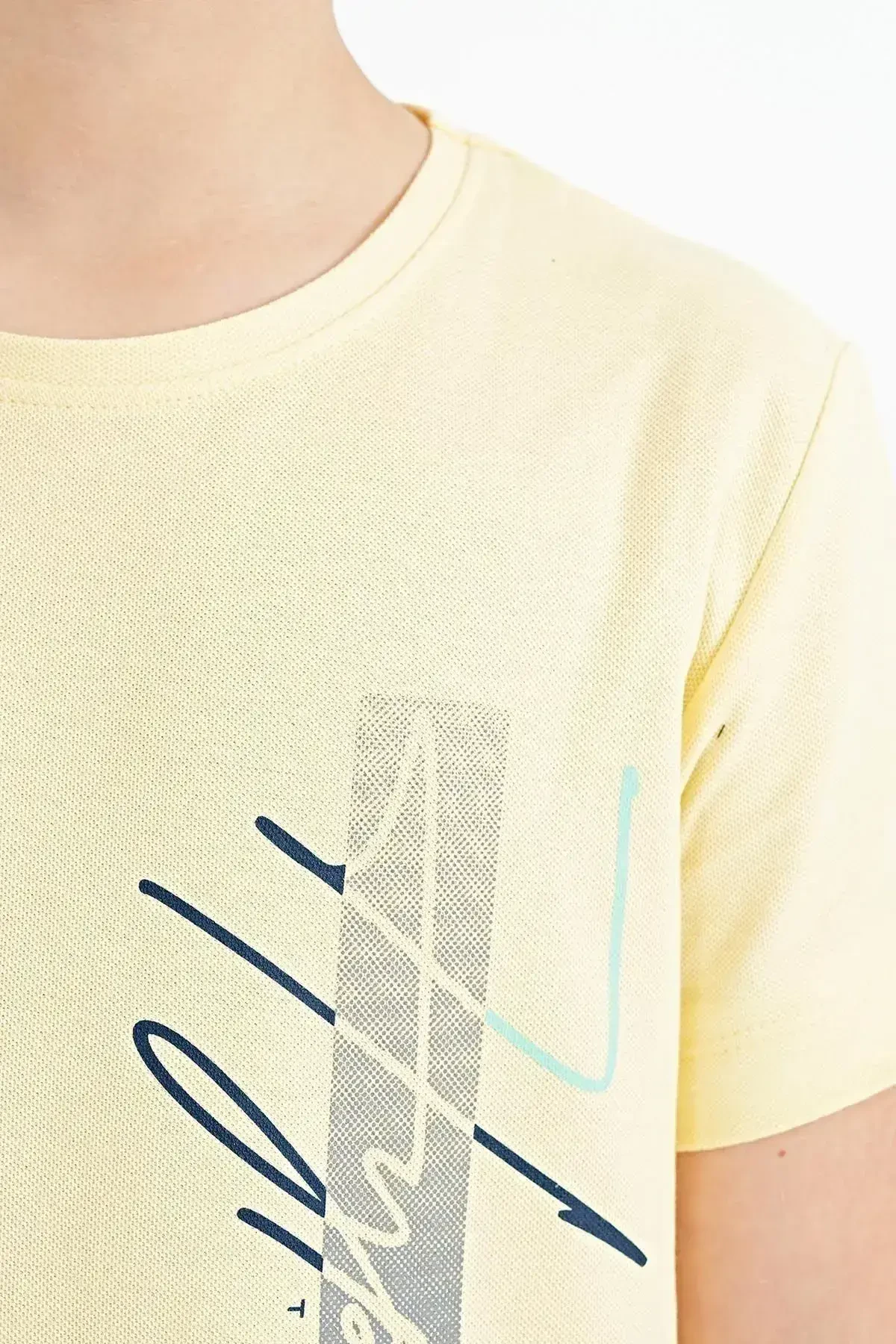 Sarı Yazı Baskılı O Yaka Standart Kalıp Erkek Çocuk T-Shirt - 11119 - TOMMYLIFE (1)