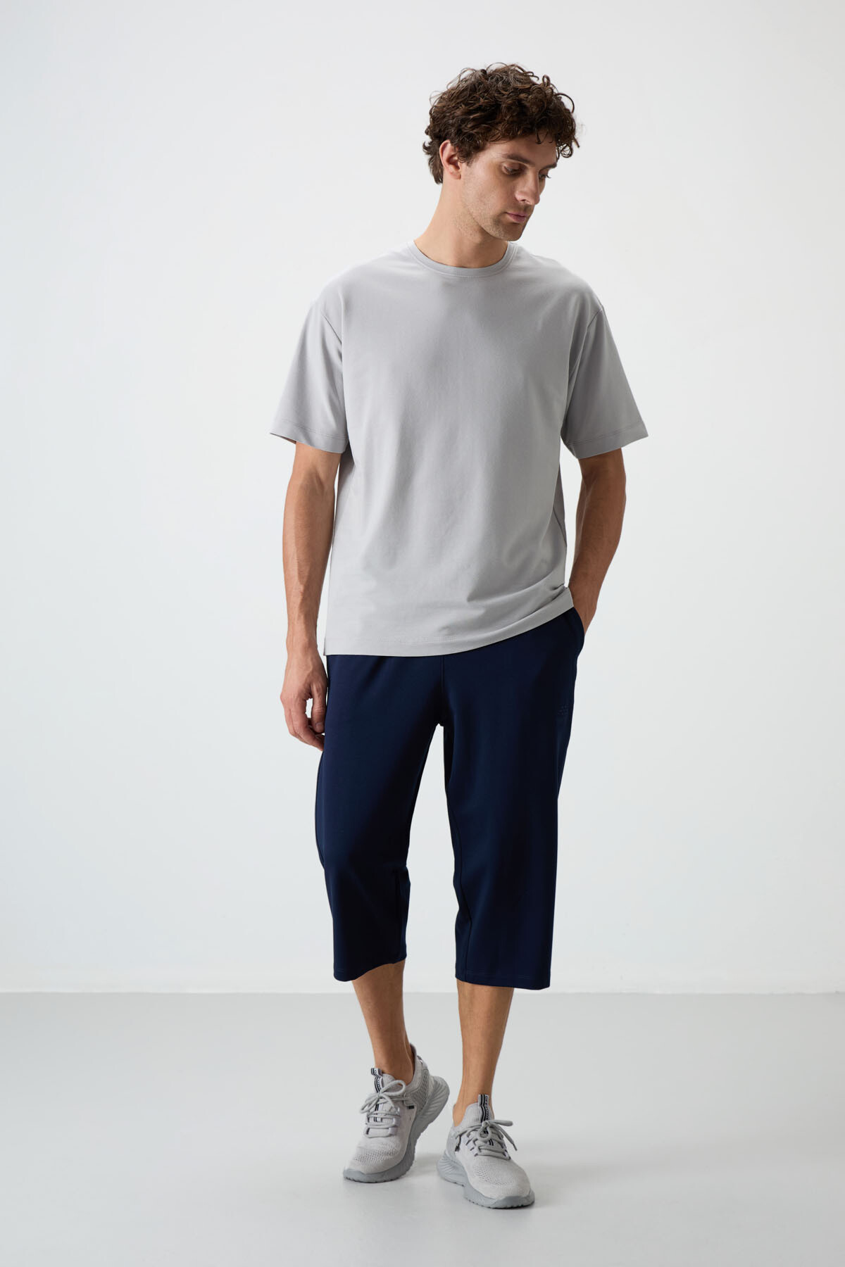 İndigo Pamuklu Yumuşak Dokulu Standart Fit Nakışlı Erkek Kapri - 83102 - TOMMYLIFE