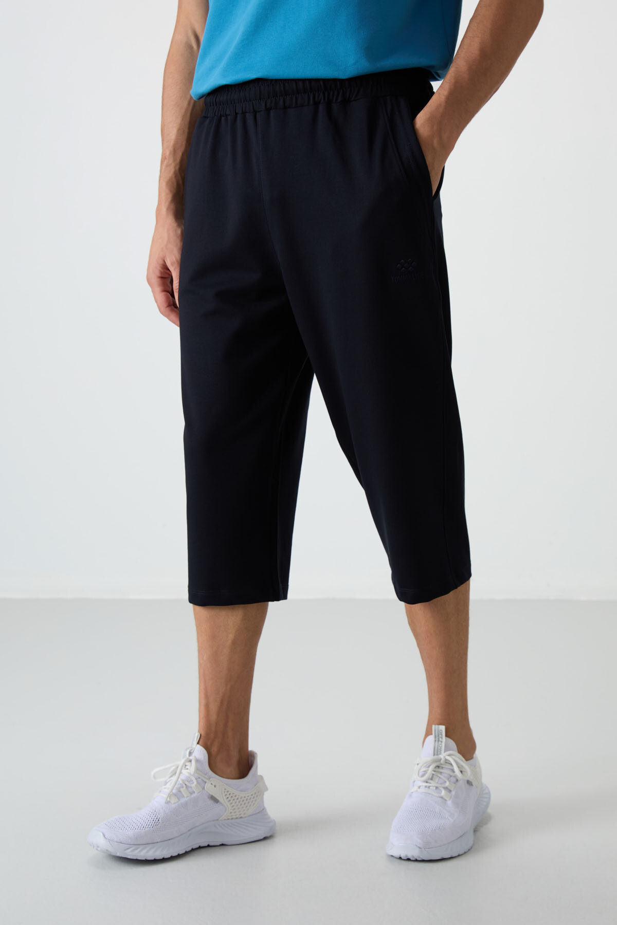 Lacivert Pamuklu Yumuşak Dokulu Standart Fit Nakışlı Erkek Kapri - 83102 - TOMMYLIFE (1)