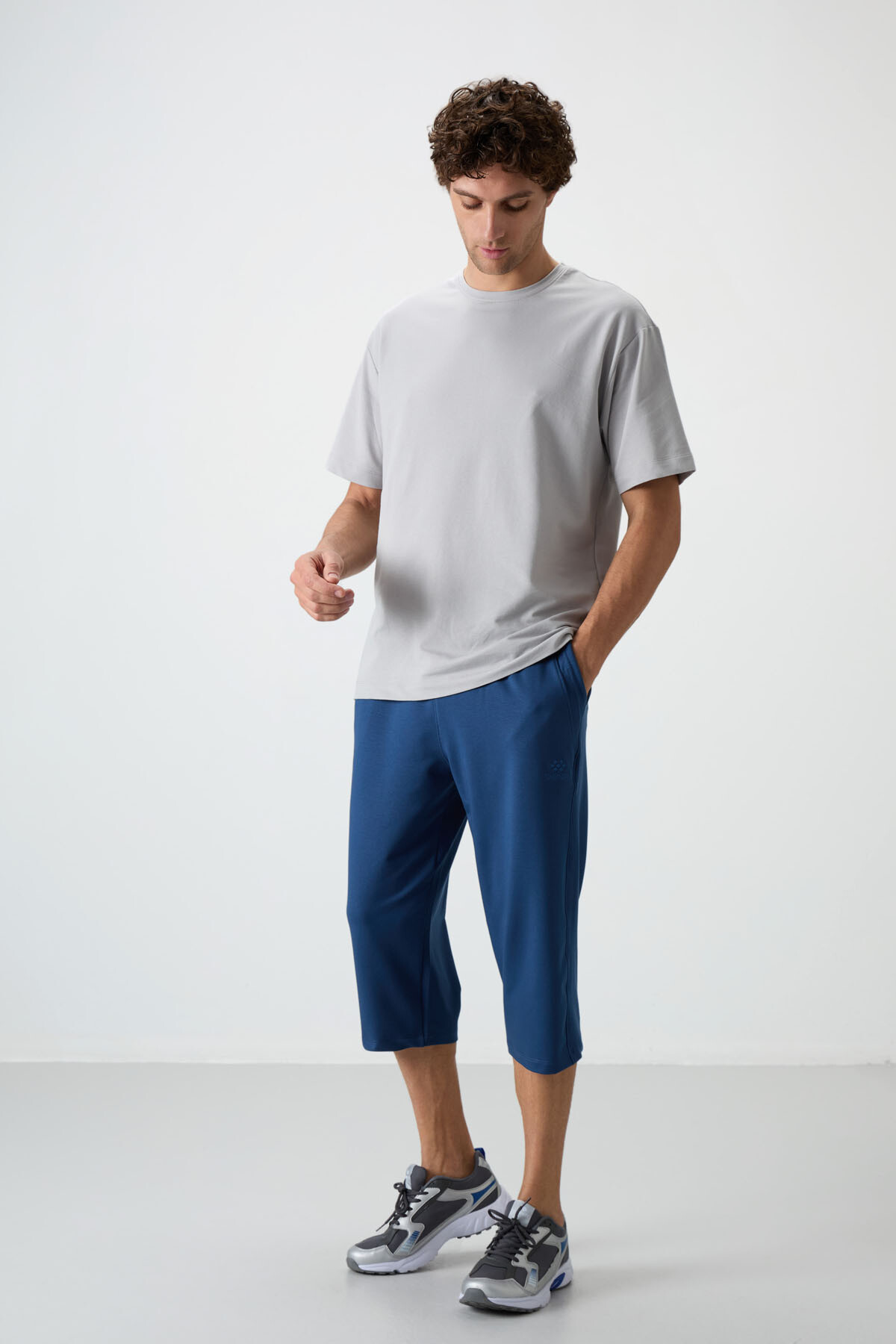 Parlament Pamuklu Yumuşak Dokulu Standart Fit Nakışlı Erkek Kapri - 83102 - TOMMYLIFE