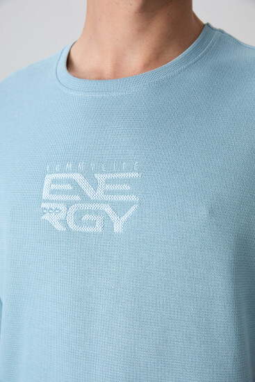 Açık Mavi Pamuklu Kalın Yüzeyi Dokulu Oversize Fit Baskılı Erkek T-Shirt - 88336 - TOMMYLIFE (1)