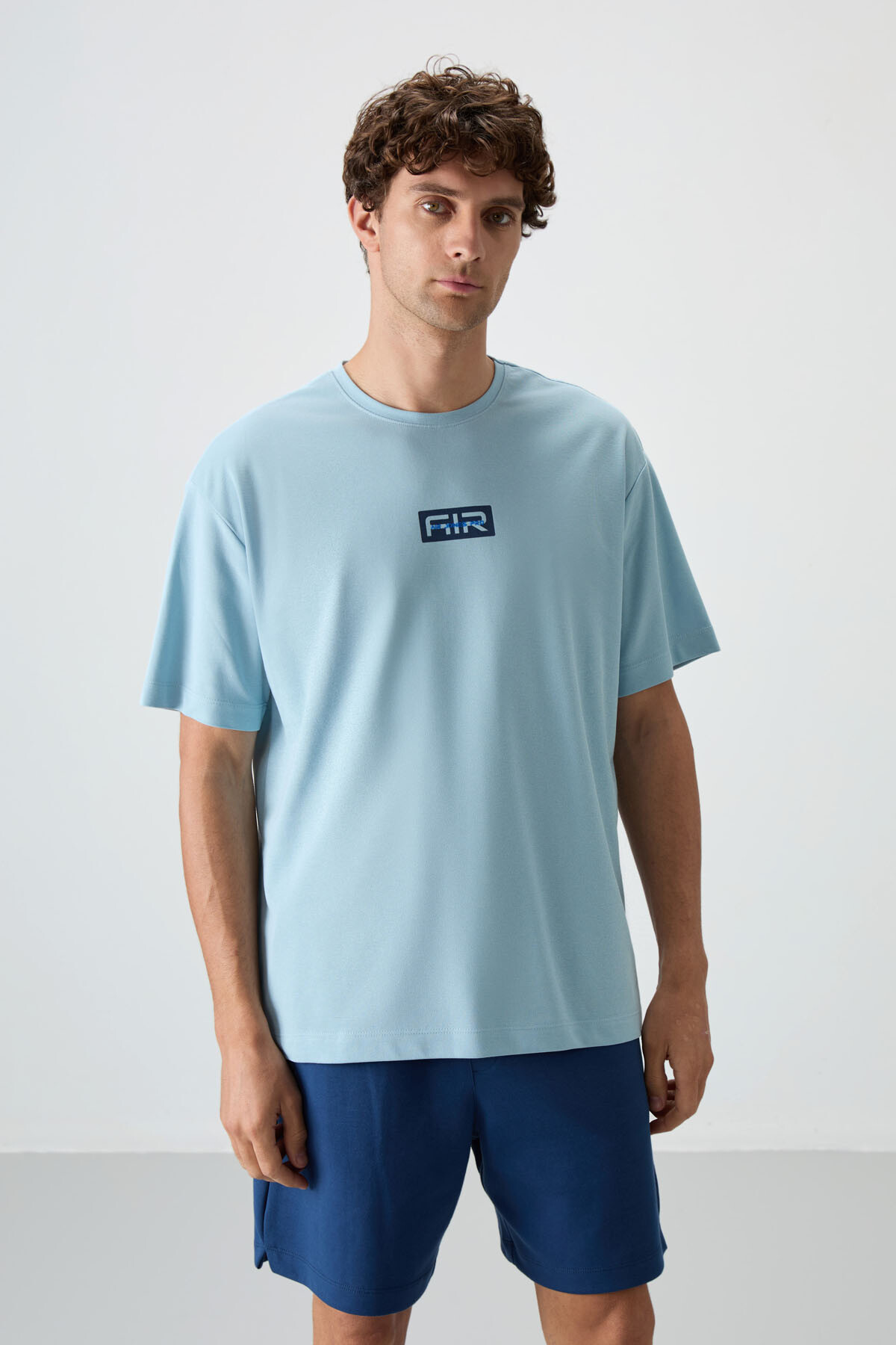 Açık Mavi Pamuklu Kalın Yüzeyi Dokulu Oversize Fit Baskılı Erkek T-Shirt - 88367 - Air Jones