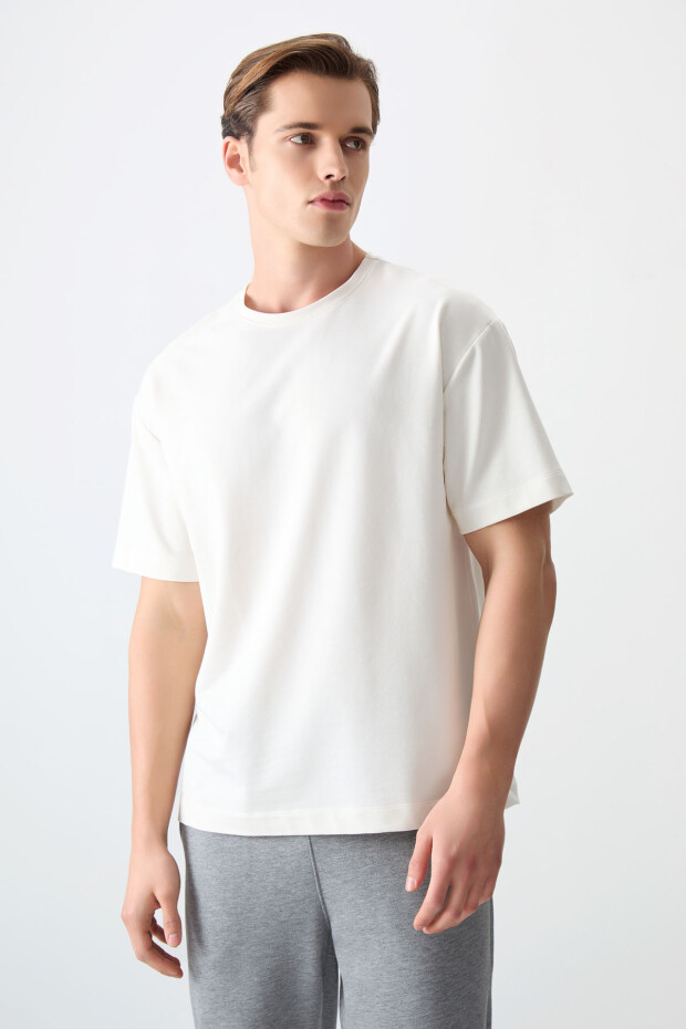 Ekru Pamuklu Kalın Yumuşak Dokulu Oversize Fit Basic Erkek T-Shirt - 88377