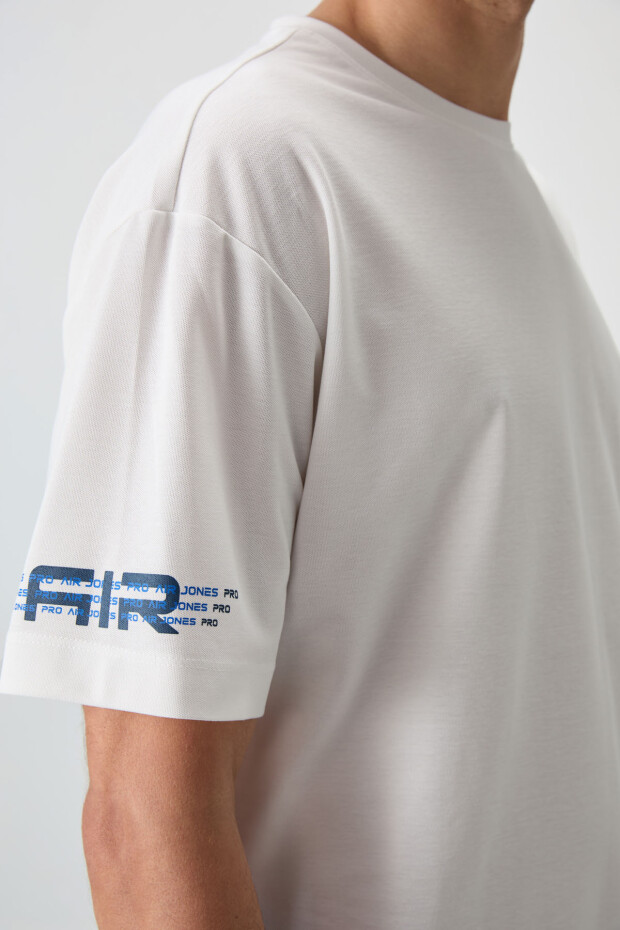 Ekru Pamuklu Kalın Yüzeyi Dokulu Oversize Fit Baskılı Erkek T-Shirt - 88369 - 3