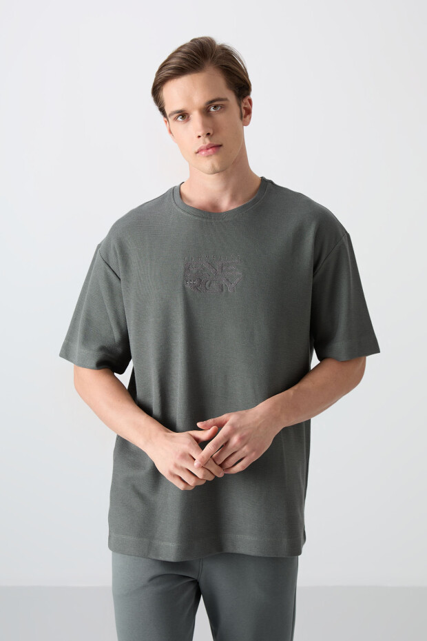Haki Pamuklu Kalın Yüzeyi Dokulu Oversize Fit Baskılı Erkek T-Shirt - 88336 - 4