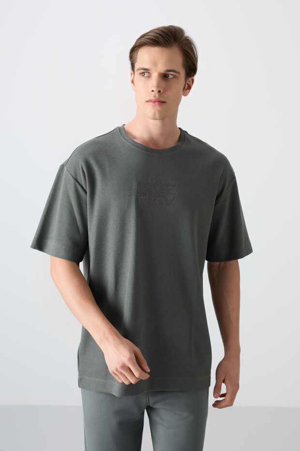 Haki Pamuklu Kalın Yüzeyi Dokulu Oversize Fit Baskılı Erkek T-Shirt - 88336 - 1