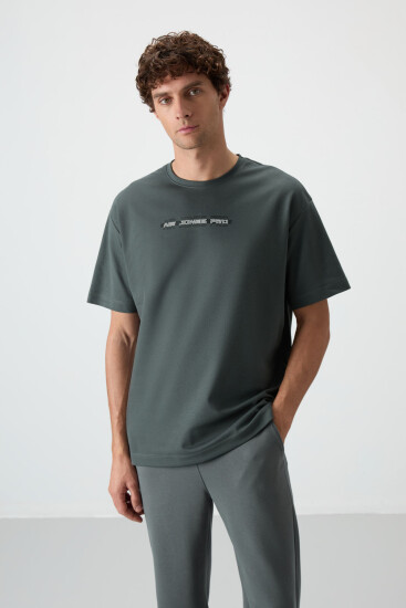 Haki Pamuklu Kalın Yüzeyi Dokulu Oversize Fit Baskılı Erkek T-Shirt - 88365 