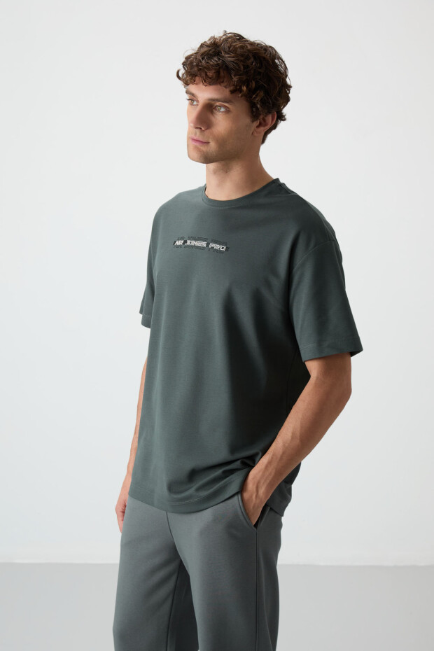 Haki Pamuklu Kalın Yüzeyi Dokulu Oversize Fit Baskılı Erkek T-Shirt - 88365 - 4