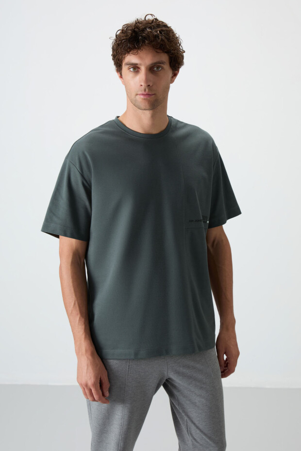 Haki Pamuklu Kalın Yüzeyi Dokulu Oversize Fit Baskılı Erkek T-Shirt - 88370