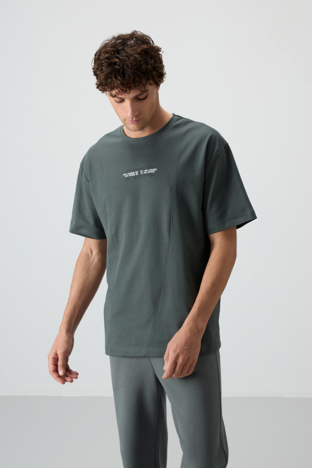 Haki Pamuklu Kalın Yüzeyi Dokulu Oversize Fit Baskılı Erkek T-Shirt - 88372 - 1