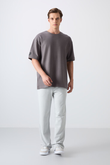 Koyu Gri Pamuklu Kalın Yüzeyi Dokulu Oversize Fit Basic Erkek T-Shirt - 88339 - TOMMYLIFE (1)