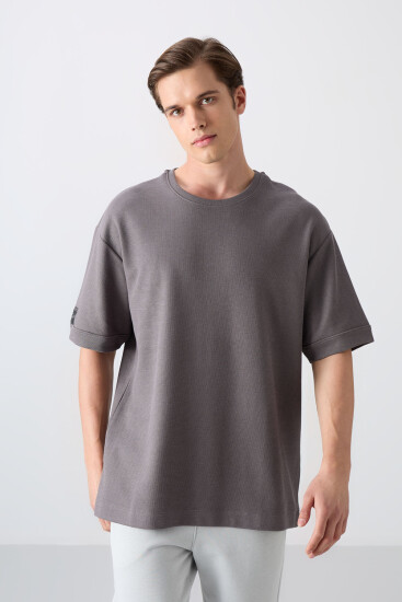 Koyu Gri Pamuklu Kalın Yüzeyi Dokulu Oversize Fit Basic Erkek T-Shirt - 88339 