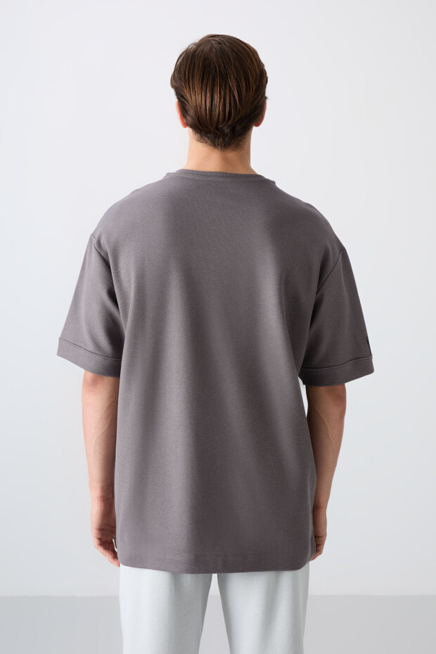 Koyu Gri Pamuklu Kalın Yüzeyi Dokulu Oversize Fit Basic Erkek T-Shirt - 88339 - 5