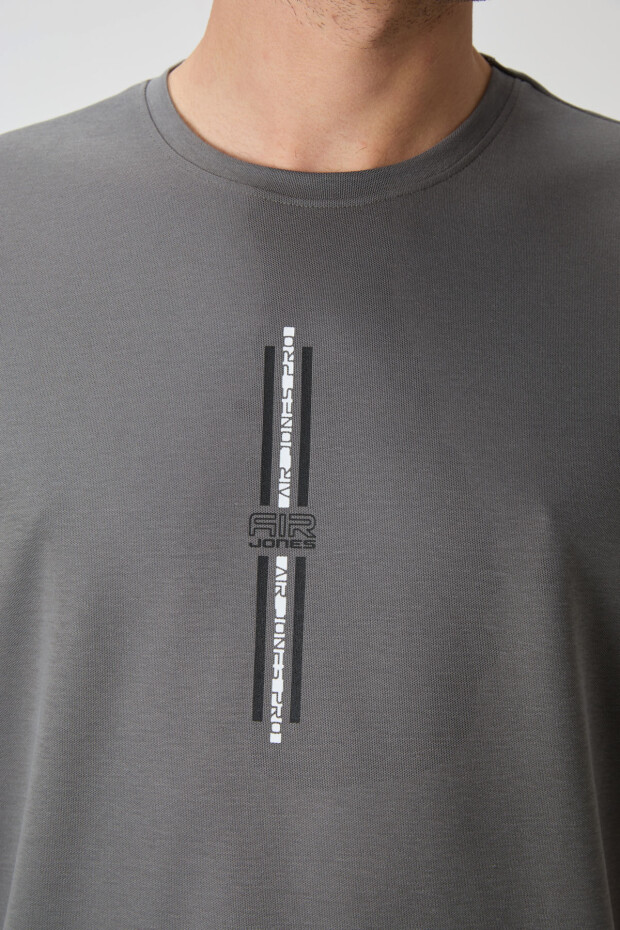 Koyu Gri Pamuklu Kalın Yüzeyi Dokulu Oversize Fit Baskılı Erkek T-Shirt - 88366 - 3