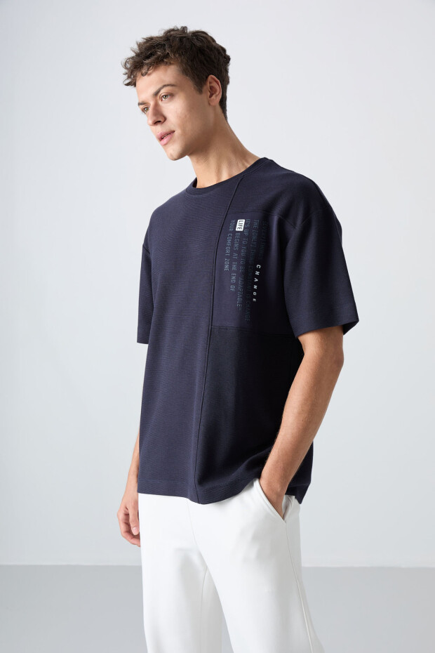 Lacivert Pamuklu Kalın Yüzeyi Dokulu Oversize Fit Baskılı Erkek T-Shirt - 88338