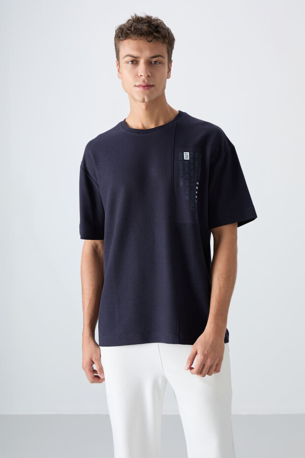 Lacivert Pamuklu Kalın Yüzeyi Dokulu Oversize Fit Baskılı Erkek T-Shirt - 88338 - 4