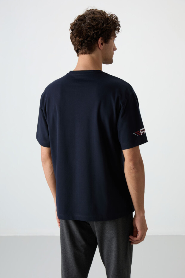 Lacivert Pamuklu Kalın Yüzeyi Dokulu Oversize Fit Baskılı Erkek T-Shirt - 88369