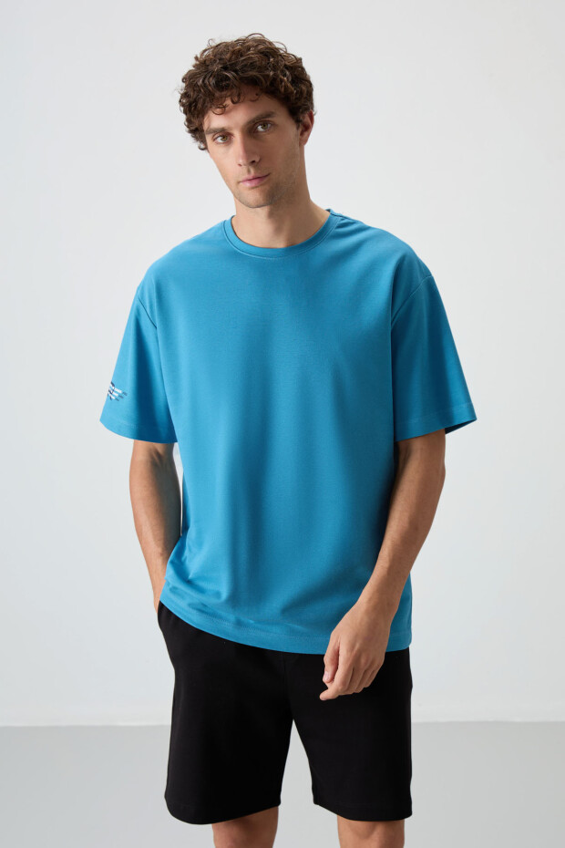 Petrol Mavi Pamuklu Kalın Yüzeyi Dokulu Oversize Fit Baskılı Erkek T-Shirt - 88369