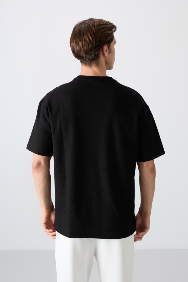 Siyah Pamuklu Kalın Yüzeyi Dokulu Oversize Fit Baskılı Erkek T-Shirt - 88336