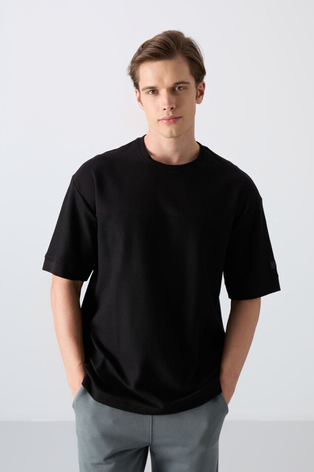 Siyah Pamuklu Kalın Yüzeyi Dokulu Oversize Fit Basic Erkek T-Shirt - 88340