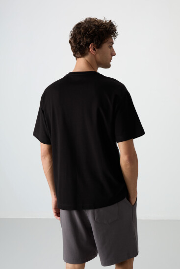 Siyah Pamuklu Kalın Yüzeyi Dokulu Oversize Fit Baskılı Erkek T-Shirt - 88364 - Thumbnail
