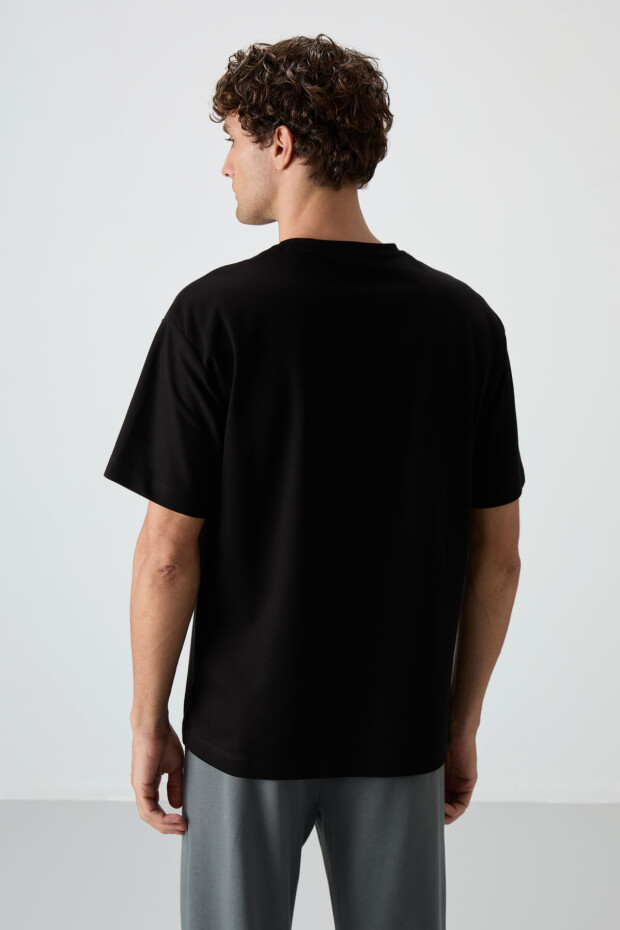 Siyah Pamuklu Kalın Yüzeyi Dokulu Oversize Fit Baskılı Erkek T-Shirt - 88365 - 4