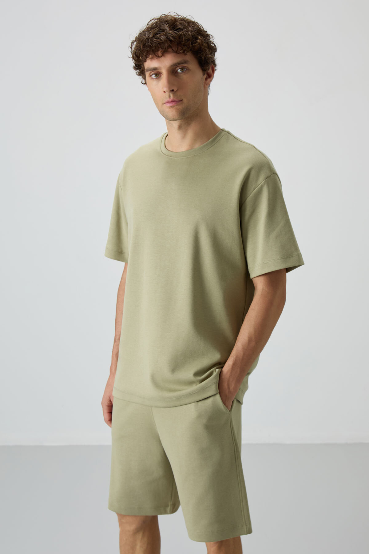 Açık Çağla Pamuklu Kalın Yumuşak Dokulu Oversize Fit Basic Erkek Şort Takım - 85249 - Air Jones (1)