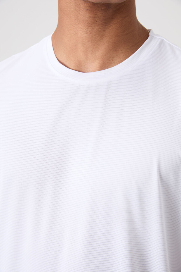 Beyaz Polyester Nefes Alan Dokulu İnce Esnek Standart Fit Erkek Performans T-Shirt - 88383