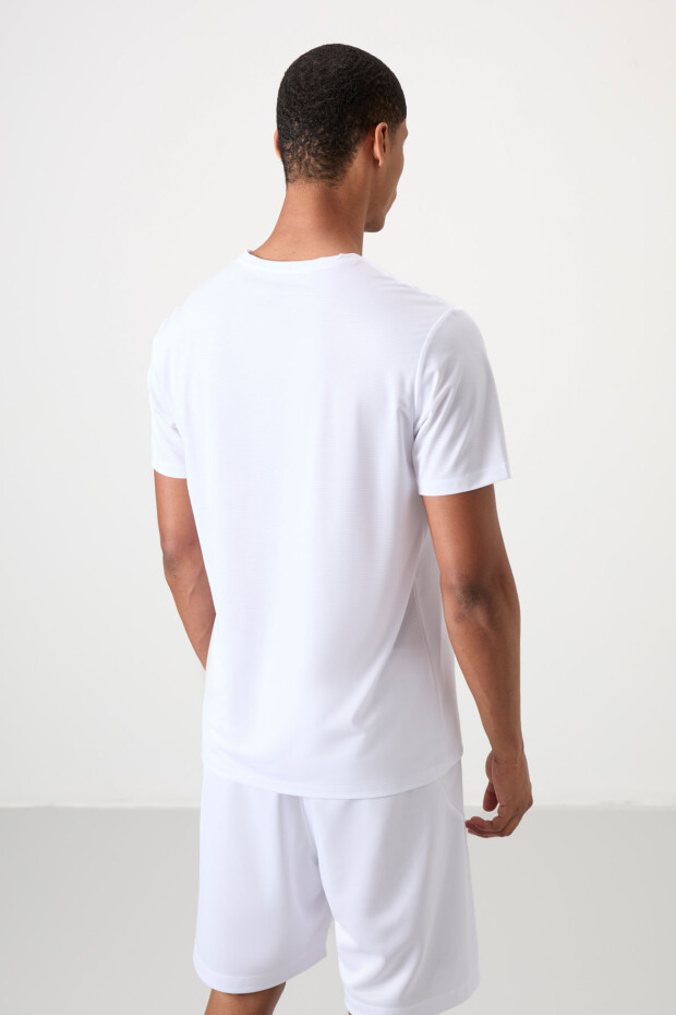 Beyaz Polyester Nefes Alan Dokulu İnce Esnek Standart Fit Erkek Performans T-Shirt - 88384
