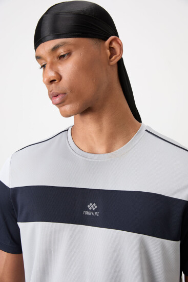 Gri Nefes Alan Dokulu İnce Esnek Standart Fit Erkek Performans T-Shirt - 88396 - TOMMYLIFE (1)