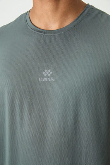 Haki Nefes Alan Dokulu İnce Esnek Standart Fit Erkek Performans T-Shirt - 88387 - TOMMYLIFE (1)