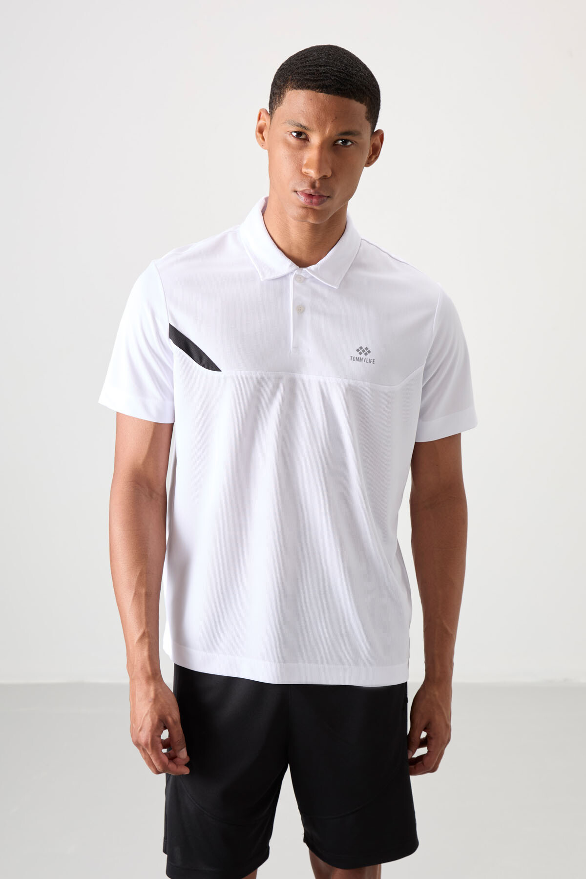 Beyaz Nefes Alan Dokulu İnce Esnek Standart Fit Polo Yaka Erkek Performans T-Shirt - 88402 - TOMMYLIFE (1)