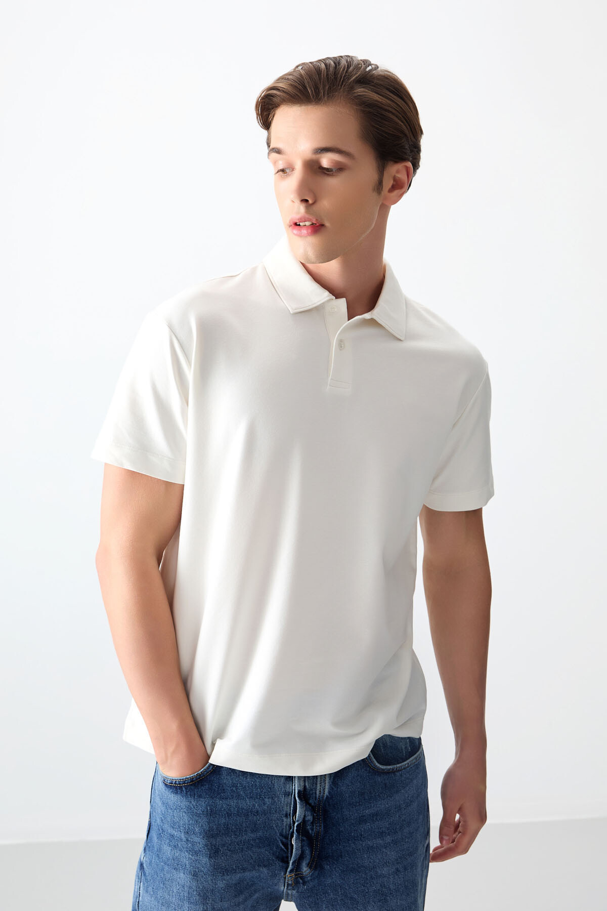 Ekru Pamuklu Kalın Yumuşak Dokulu Polo Yaka Oversize Fit Basic Erkek T- Shirt - 88381 - Air Jones (1)