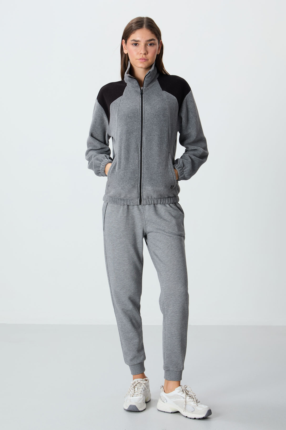 Gri Melanj Kalın Yumuşak Dokulu Dik Yaka Oversize Nakışlı Polar Kadın Sweatshirt - 97293 - TOMMYLIFE (1)