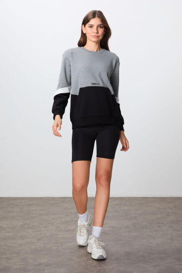 Gri Melanj Kompakt Pamuklu Kalın Pürüzsüz Dokulu O Yaka Oversize Fit Kadın Sweatshirt - 97289 - TOMMYLIFE (1)