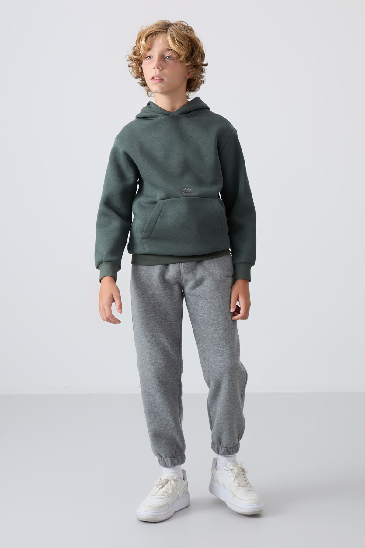 Gri Melanj Pamuklu Kalın İçi Tüylü Standart Fit Baskılı Erkek Çocuk Eşofman Alt - 11225 - TOMMYLIFE