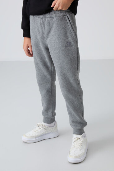 Gri Melanj Pamuklu Kalın İçi Tüylü Standart Fit Nakışlı Erkek Çocuk Eşofman Alt - 11224 - TOMMYLIFE (1)