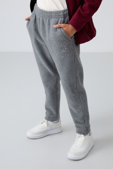Gri Melanj Kalın Yumuşak Dokulu Standart Fit Nakışlı Polar Erkek Çocuk Eşofman Alt - 11219 - TOMMYLIFE (1)