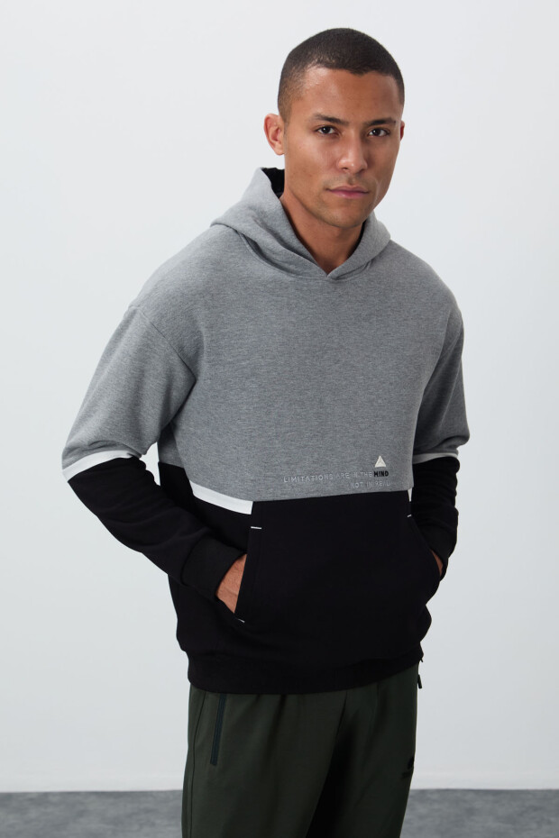 Gri Melanj Pamuklu Kalın İçi Tüylü Yumuşak Dokulu Comfort Fit Nakışlı Erkek Sweatshirt - 88417