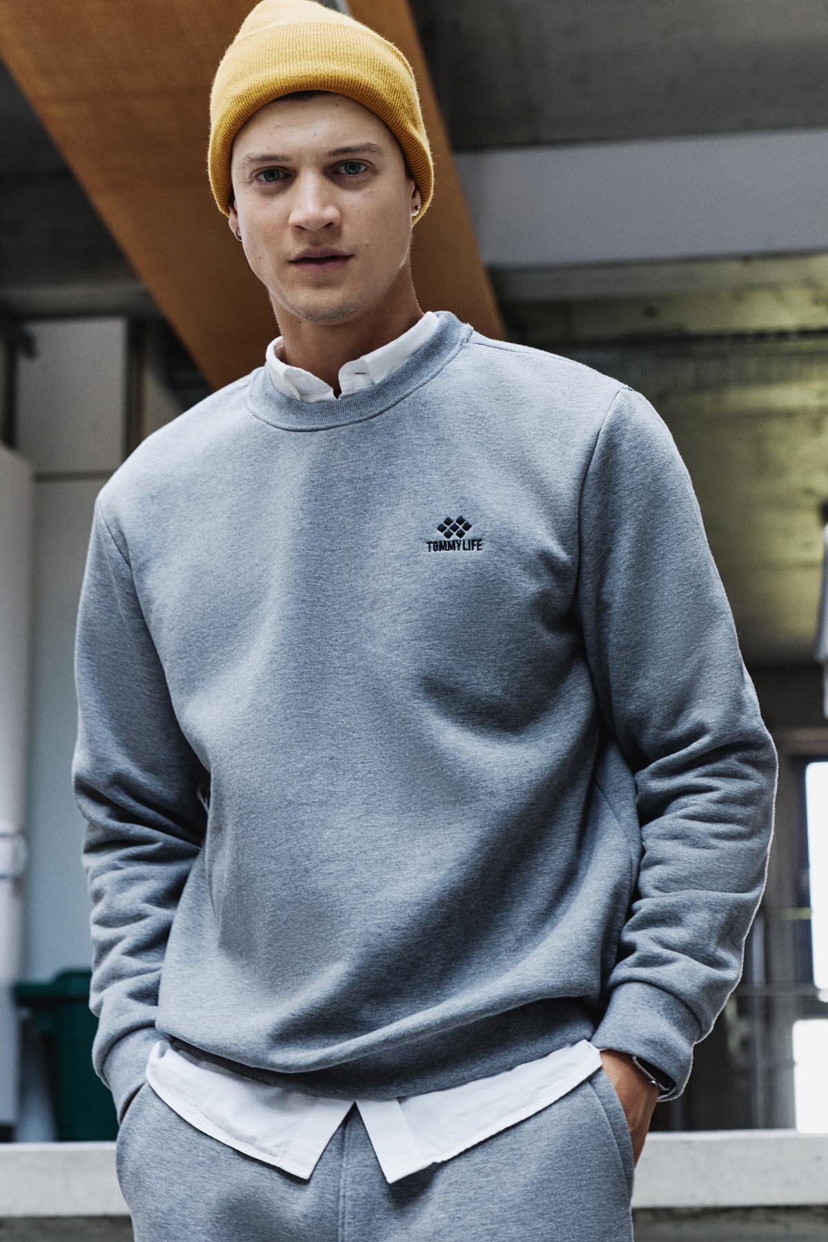 Gri Melanj Pamuklu Kalın İçi Tüylü Yumuşak Dokulu Comfort Fit Nakışlı Erkek Eşofman Takım -85265 - TOMMYLIFE (1)