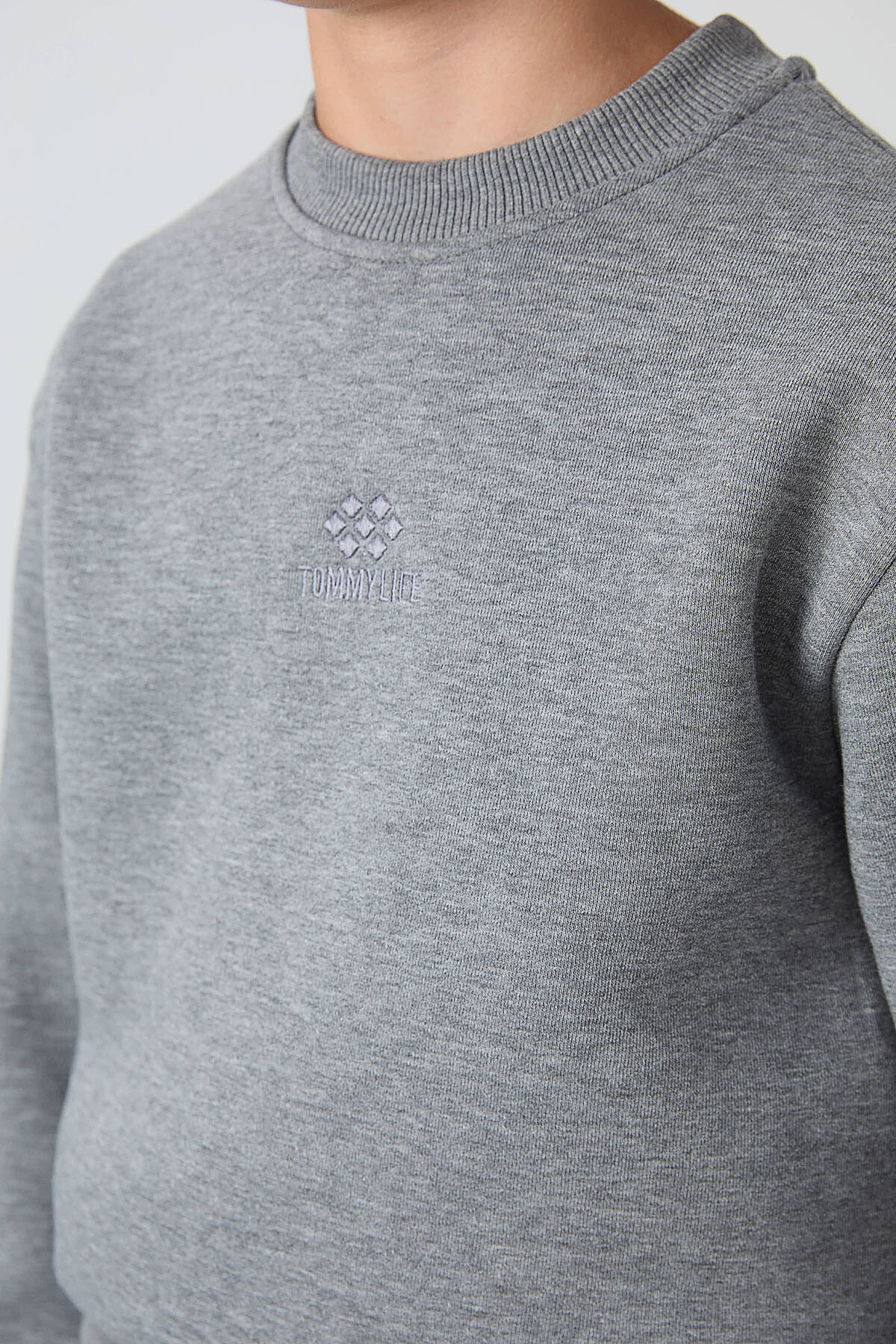Gri Melanj Pamuklu Kalın İçi Tüylü Standart Fit Nakışlı Erkek Çocuk Eşofman Takım - 11249 - TOMMYLIFE (1)