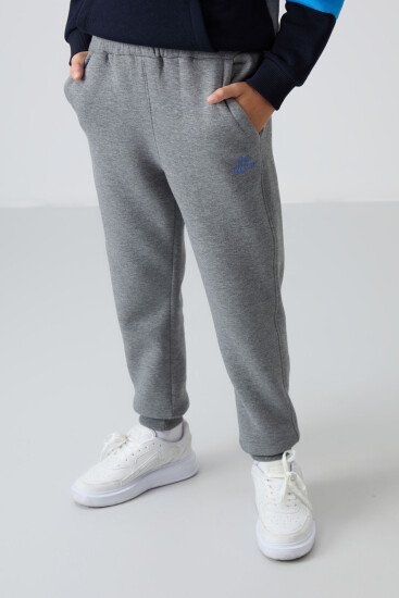 Gri Melanj Pamuklu Kalın İçi Tüylü Standart Fit Nakışlı Erkek Çocuk Eşofman Takım - 11255 - TOMMYLIFE (1)