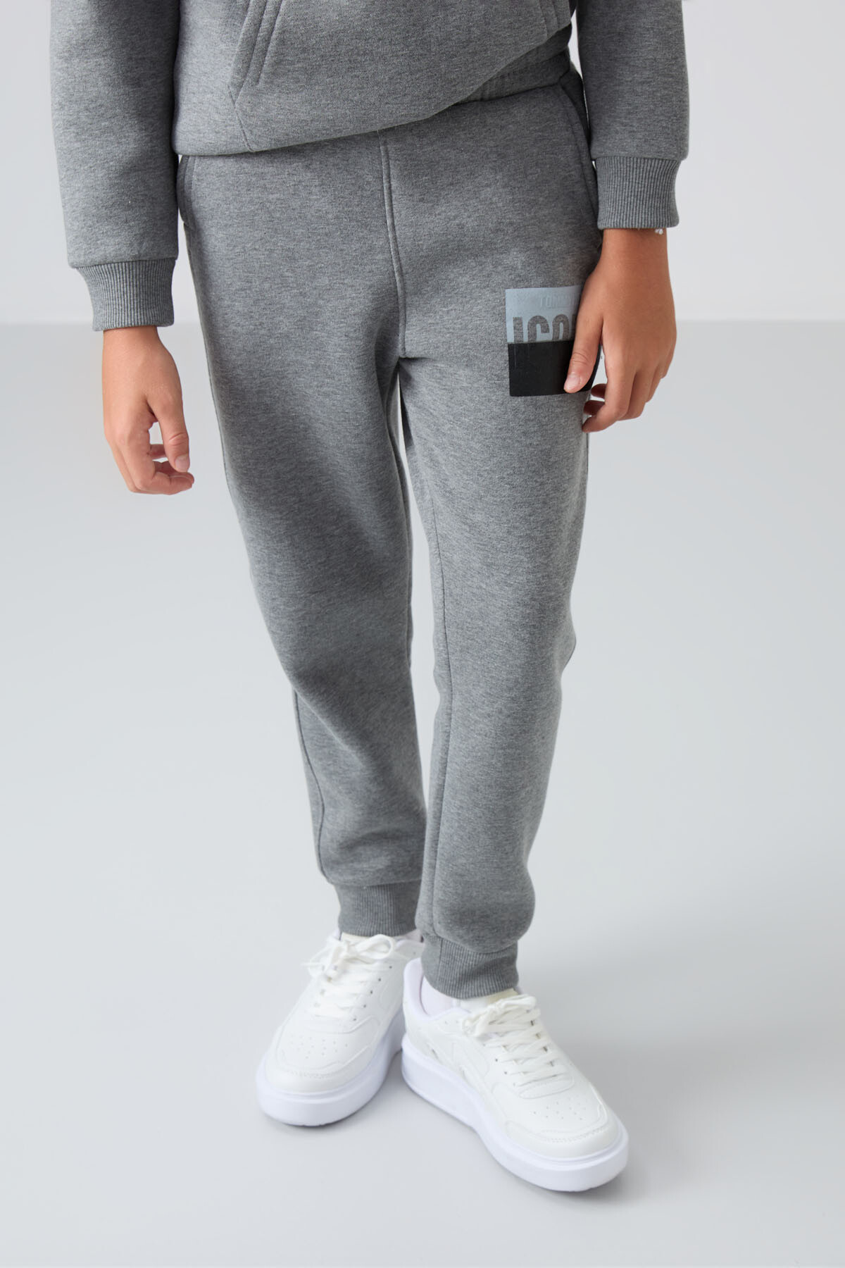 Gri Melanj Pamuklu Kalın İçi Tüylü Standart Fit Baskılı Erkek Çocuk Eşofman Takım - 11246 - TOMMYLIFE (1)