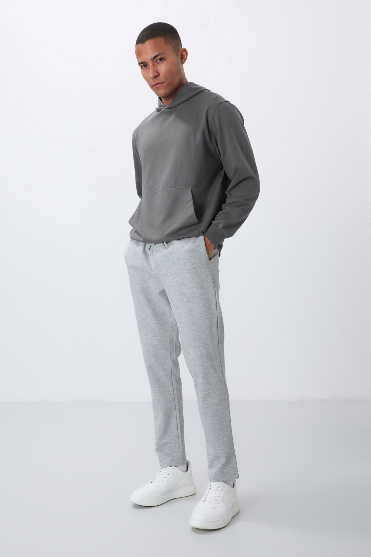 Gri Yüzeyi Dokulu Standart Fit Erkek Eşofman Alt - 82155 - Air Jones (1)