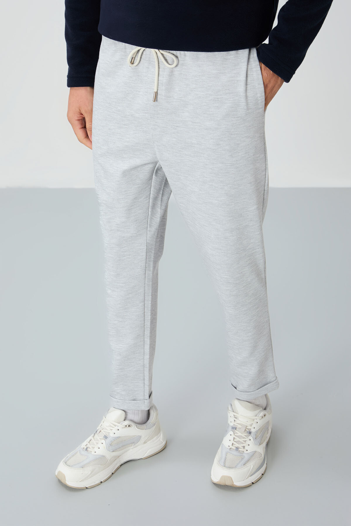 Gri Yüzeyi Dokulu Standart Fit Erkek Eşofman Alt - 82154 - Air Jones