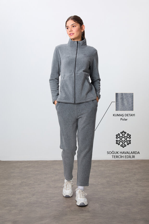 Gri Melanj Kalın Yumuşak Dokulu Dik Yaka Standart Kalıp Nakışlı Polar Kadın Eşofman Takım -95339 - 1