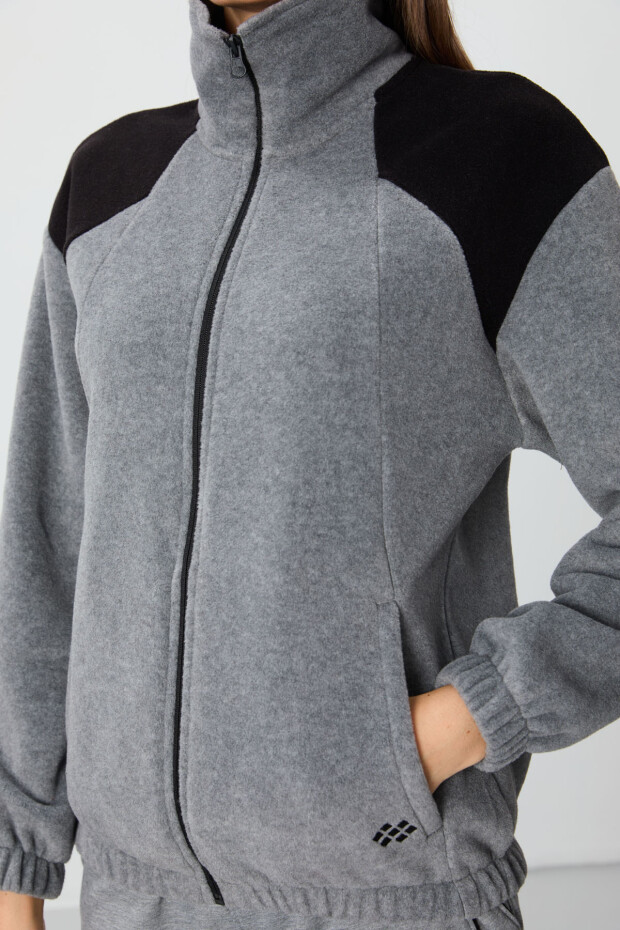 Gri Melanj Kalın Yumuşak Dokulu Dik Yaka Oversize Nakışlı Polar Kadın Sweatshirt - 97293 - 4