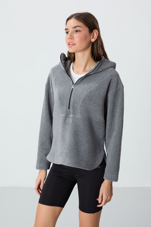 Gri Melanj Kalın Yumuşak Dokulu Kapüşonlu Standart Kalıp Nakışlı Polar Kadın Sweatshirt -97286 - 4